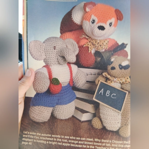 Vintage Crochet World Omnibook Magazine Fall 1988 - Picture 5 of 7